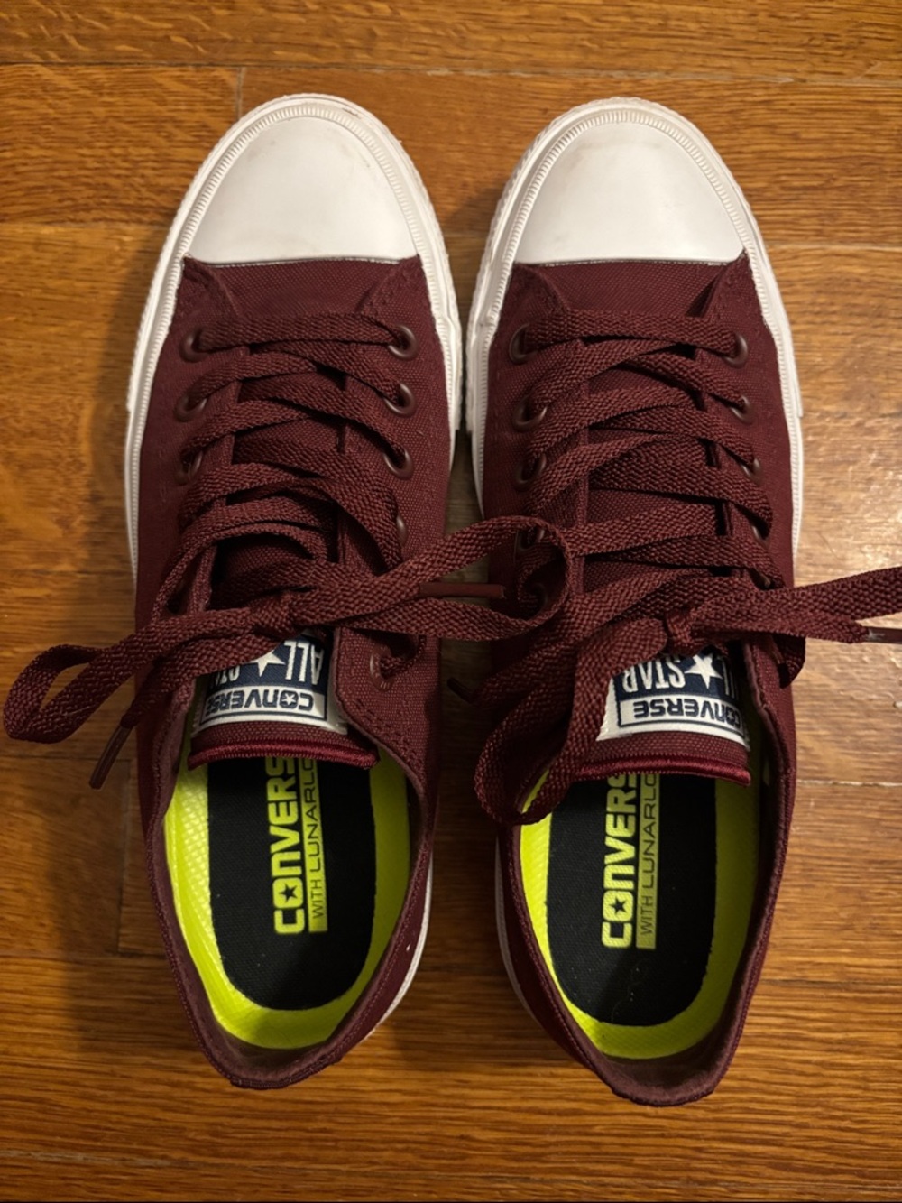 Converse Chuck Taylor II Low Top Sneakers in Burgundy with White Toe